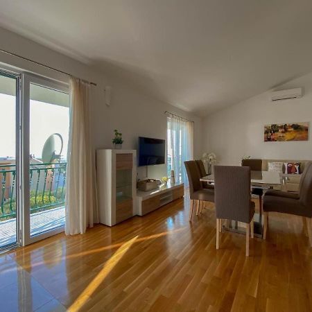 Отель Apartman Ivan Макарска Экстерьер фото