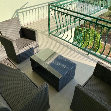 Отель Apartman Ivan Макарска Экстерьер фото