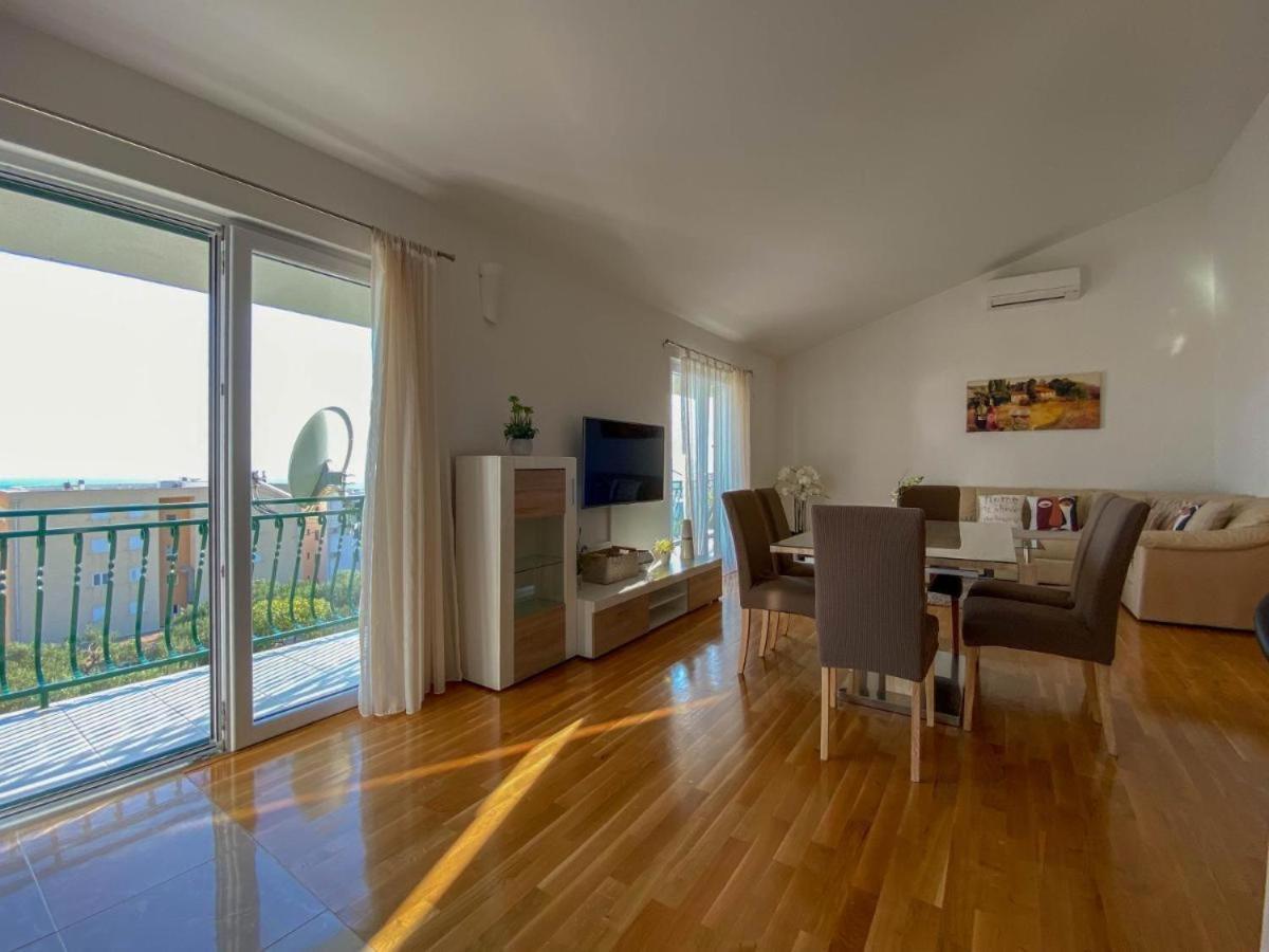 Отель Apartman Ivan Макарска Экстерьер фото