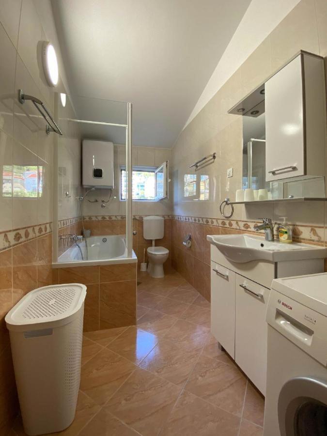Отель Apartman Ivan Макарска Экстерьер фото