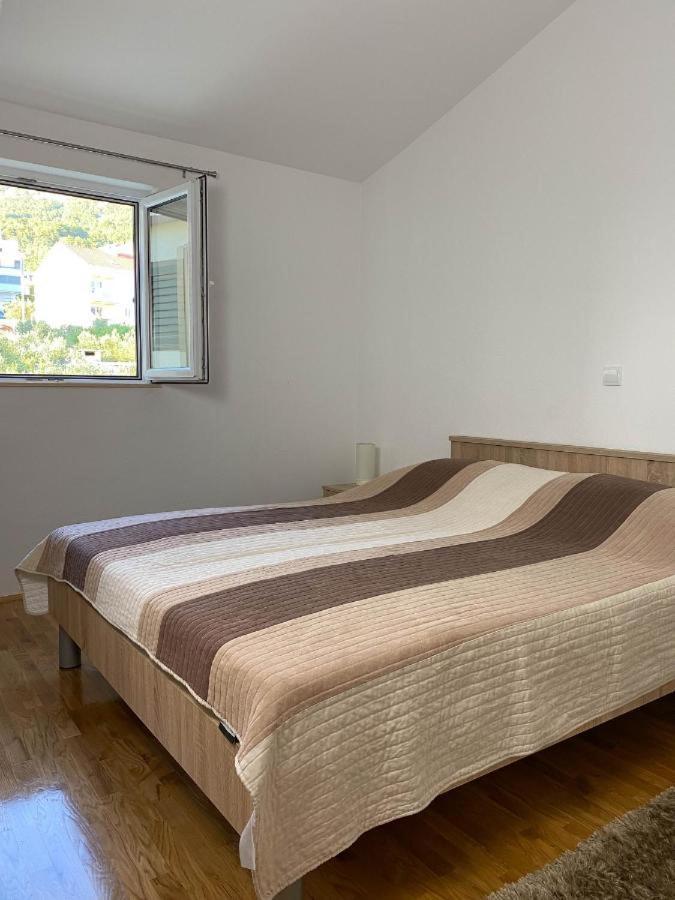 Отель Apartman Ivan Макарска Экстерьер фото