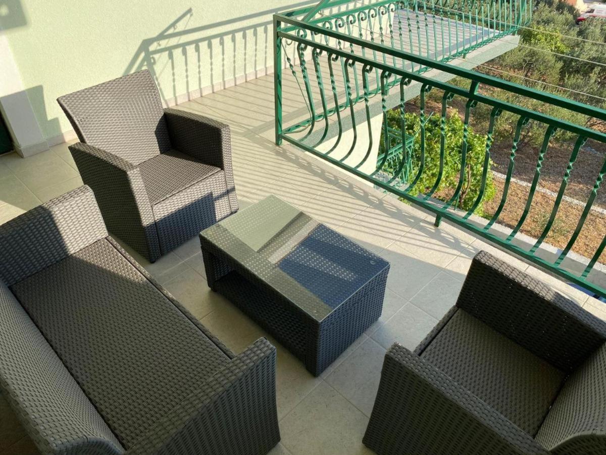Отель Apartman Ivan Макарска Экстерьер фото