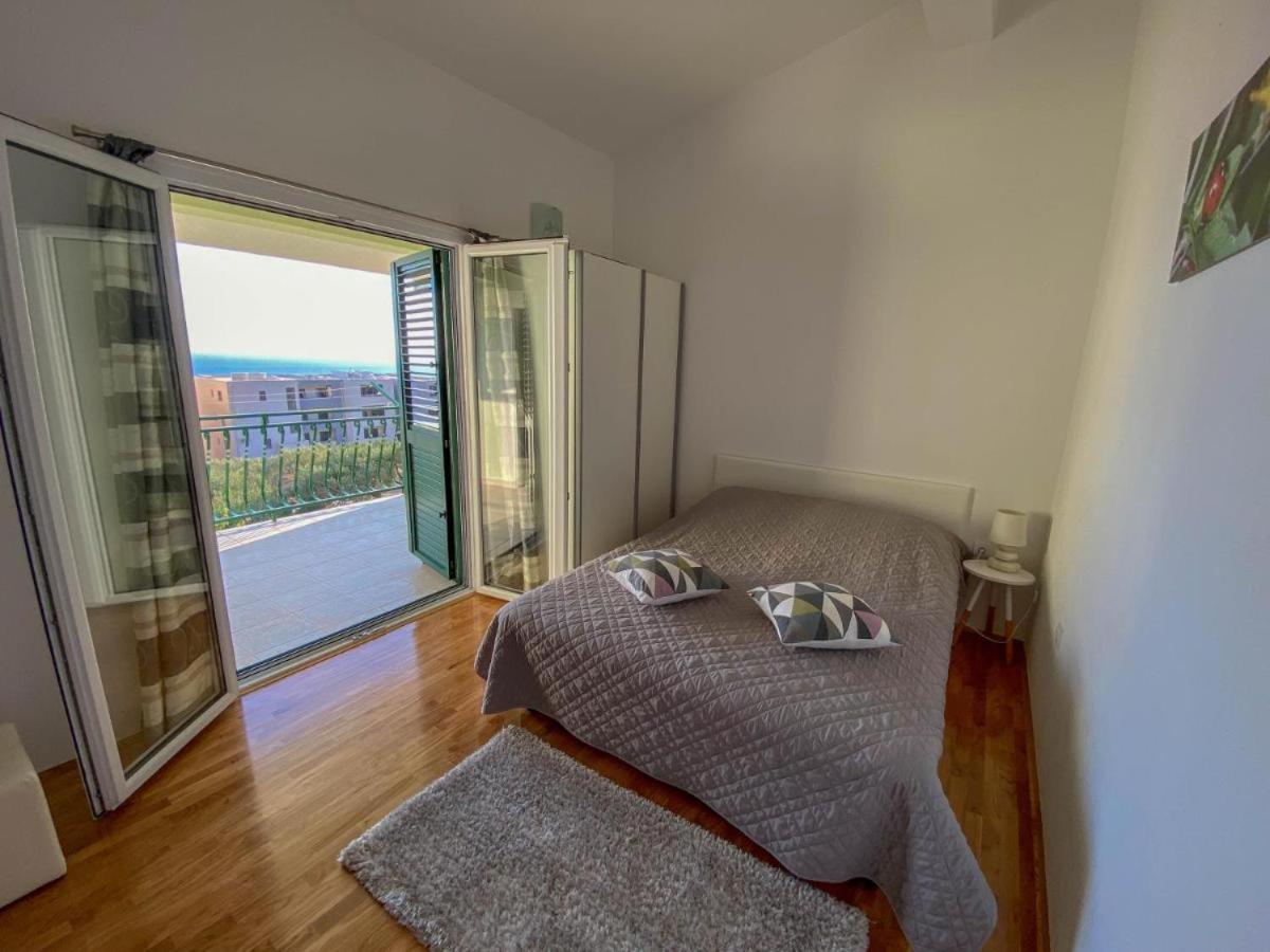 Отель Apartman Ivan Макарска Экстерьер фото