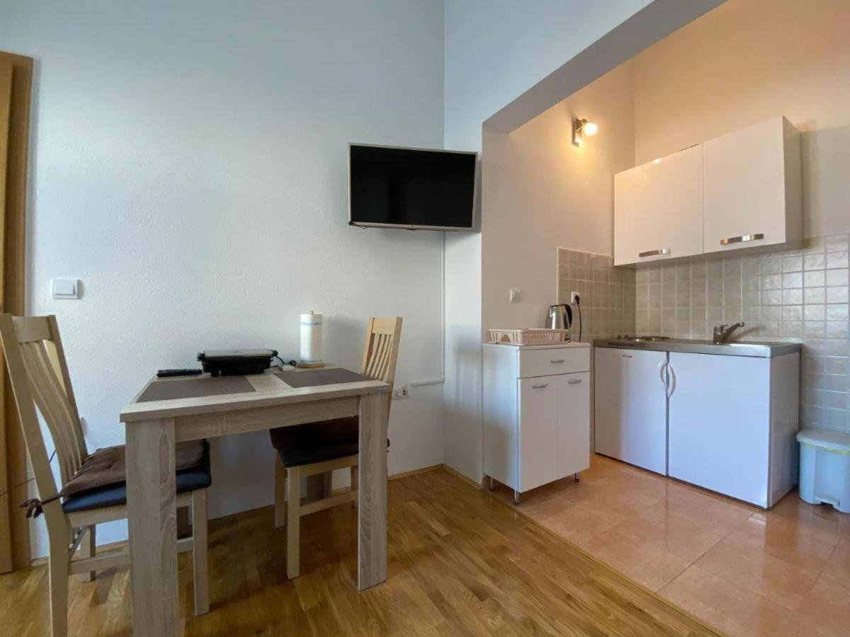 Отель Apartman Ivan Макарска Экстерьер фото